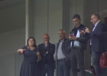 FOTO-LAJM/ Edy Reja, ‘mysafir’ special në derbi, ish-trajneri i Kombëtares në stadium