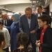 VIDEOLAJM/ Erdogan u shpërndan para fëmijëve në qendrën e votimit