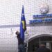 Mes tensioneve në Veri/ Kryetari i komunës ngre flamurin e Kosovës, heq atë të Serbisë