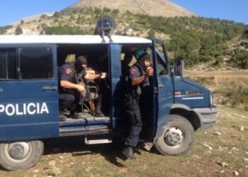 Shkëmbim zjarri në kufirin Shqipëri-Kosovë, plumba policisë së Kukësit, prangosen 6 algjerianë e sirianë