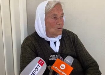 Krimi makabër/ Flasin fqinjët: Ishin 2 motrat, njëra e shtrirë në tokë, tjetra e mbuluar me gjak! Ai që kanë futur në shtëpi qenka katil