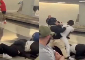 VIDEO/ Plas grushti në aeroport, udhëtarët përleshen me njëri-tjetrin, e pësojnë keq dy persona