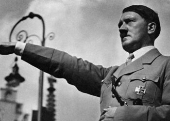 FOTO/ Një “Hitler” i djathtë për këshillin bashkiak të Matit