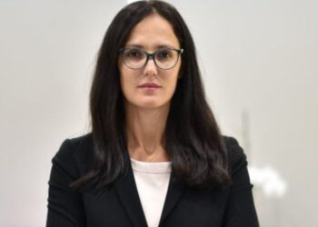 Ministrja e Financave: Ja çfarë do të ndodhë me rritjen e pagave. Sa do marrin deputetët, ministrat…!
