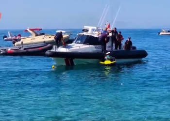 Në prag të nisjes së sezonit turistik, policia bllokon dy mjete lundruese në Vlorë
