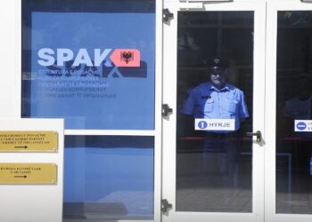 SPAK prangos inspektorin e ISHSH në Tiranë/ Shantazhonte bizneset me gjoba ose mbyllje aktiviteti në këmbim të ryshfetit brenda 24 orëve