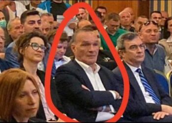 Karathanos shfaqet në takimet e Belerit/ Kandidati i Metës dhe Berishës për Himarën përkrahet nga anti-shqiptari i shpallur ‘non grata’!