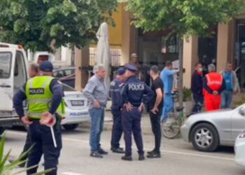 Vrasja e Arjan Gosës në Kavajë, mbërrin në vendin e ngjarjes FNSH-ja. Nis aksioni për…!