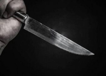 E rëndë në familjen shqiptare në Greqi/ Djali çon në burg të atin pasi tentoi t’i vriste nënën me thikë