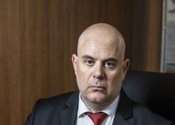 Atentat mafioz kreut të Prokurorisë së Përgjithshme, i shpëton eksplozivit në rrugë
