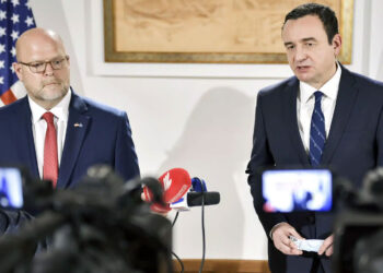 Ambasadori amerikan nxjerr ‘bllof” Kurtin: Qeveria nuk i koordinoi me SHBA veprimet e së premtes. Ndikim negativ në reputacionin e Kosovës