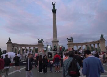 Finalja e Europa League/ Tifozët përplasen në Budapest, Sevilla-Roma nis me 7 të arrestuar