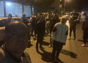 “Nuk do tërhiqemi”/ Lefter Maliqi nxjerr njerëzit në rrugë: Bashkë për të ndaluar çdo përpjekje për blerje votash!
