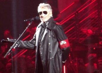 Telashe me policinë gjermane për basistin e ‘Pink Floyd’, u shfaq në koncert i veshur si oficer i Hitlerit