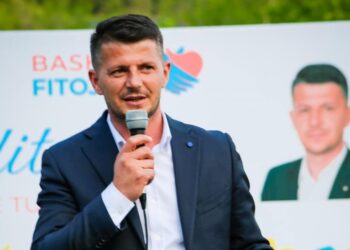 VIDEO/ Fitoi në Mirditë, kandidati i “BF” Melyshi: Do t’i shtrij dorën Edi Ramës për të marrë fonde…!