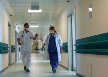 FOKUS/ “Arratisja” nga spitalet: Të paktën 10 mjekë italianë largohen çdo ditë nga vendi