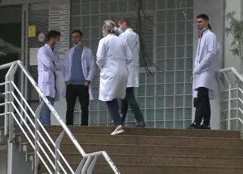 Mjekët të kënaqur me rritjen e pagës 15 mijë lekë: Tërhiqen nga peticioni për Ramën