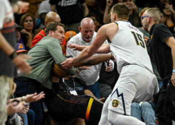 VIDEO/ Incident në NBA, basketbollisti serb dhunon pronarin e skuadrës kundërshtare në mes të ndeshjes