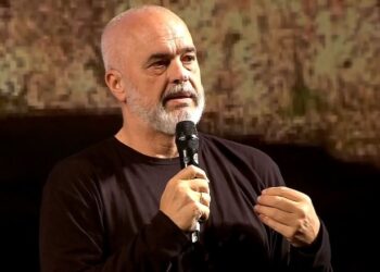 “Kaq mbrapa është Shkodra”/ Rama bënë paralelizmin: Plehrat në rrugë, pamje që në Tiranë e gjeta kur u bëra kryebashkiak!