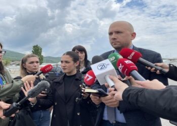 Trazirat në Veri/ Sarrazin: Jemi shumë të shqetësuar, s’duhet humbur shansi që ofron Marrëveshja e Ohrit