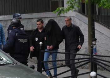 A do t’i dorëzojnë serbët armët pas të shtënave masive?