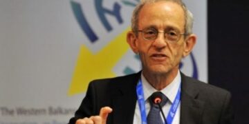 Daniel Serwer: SHBA mbështesin 100% Vuçiç, duan që Kurti t’i përgjigjet vullnetit tyre