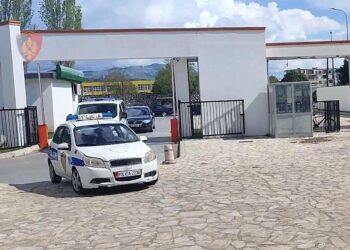 Rreh kunatën brenda gjykatës, arrestohet në flagrancë 72-vjeçari në Shkodër