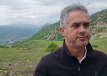 Aksidenti me 6 të plagosur në Qafë-Thanë/ Drejtuesi i autobusit: Benzi më preu rrugën, u përplasëm dhe më pas shpërtheu në flakë