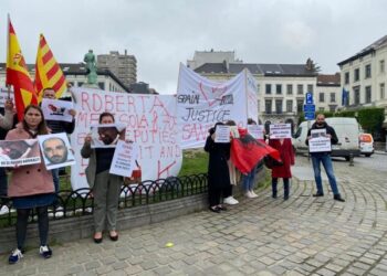 “Heshtja…”/ Trupi i të riut erdhi pa zemër nga Spanja, familjarët e Saimir Sulës protestë para Parlamentit Europian, mesazh Ramës