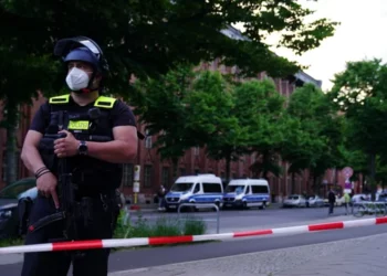 Një sulm tjetër i përgjakshëm në shkollë: 30-vjeçari hyn me thikë në klasë dhe godet dy nxënëset