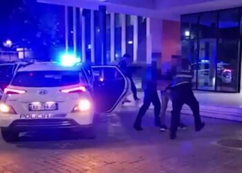 Hajdutët “këmbëngulës”/ Vodhën 2 herë brenda 3 ditësh të njëjtën banesë në Tiranë, arrestohen 2 të rinj