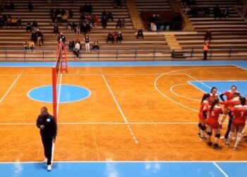 Dhunoi volejbollisten 18-vjeçare, përjashtohet përgjithmonë trajneri i ‘Korça Volley’