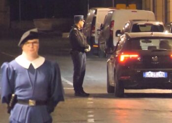 Panik në Vatikan/ Makina kalon hyrjen, rojet zvicerane hapin zjarr