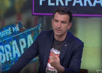 Rama pjesë e posterave në fushatë/ Veliaj “zbërthen” mesazhin, ja si e shikon garën e 14 majit