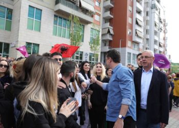 Veliaj: Berishën dhe Metën i kanë braktisur të gjithë, edhe artistët, edhe demokratët