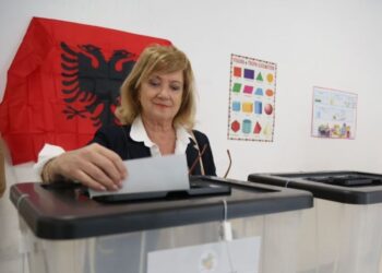 Pjesëmarrja në zgjedhje/ Deri në orën 11:00 kanë votuar 13.6% e qytetarëve