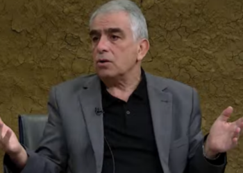 Himara në Mesjetë, shqiptare apo greke? Pëllumb Xhufi: I shkruanin Papës ‘ne himarjotët jemi bijtë e Skënderbeut’