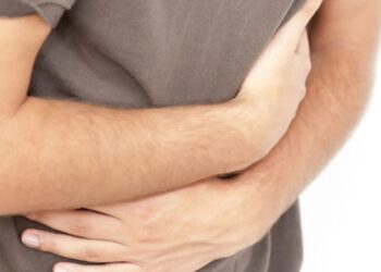 Zbulohet arsyeja e rritjes së rasteve me kancer në zorrën e trashë te të rinjtë