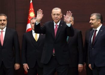 Erdogan zbulon kabinetin e ri, vetëm dy ministra nuk ndryshojnë