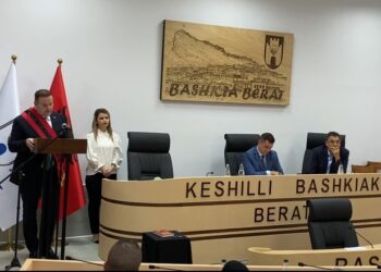 Ervin Demo merr zyrtarisht detyrën si kryetar i Bashkisë Berat dhe bën betimin