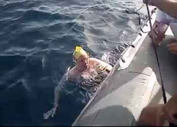 Dërgohet në spital/ U nis me not nga Brindisi, Eva Buzo ndërpret sfidën 16 kilometra larg Vlorës
