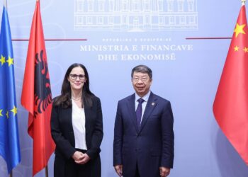 Ministrja Ibrahimaj takohet me kreun e Komitetit për Çështjet Buxhetore në Asamblenë e Kinës
