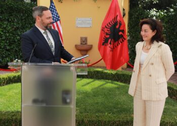 Ambasada Amerikane i jep lamtumirën Yuri Kim: Vlerësim ndaj saj dhe përpjekjeve për të çuar përpara marrëdhëniet dypalëshe