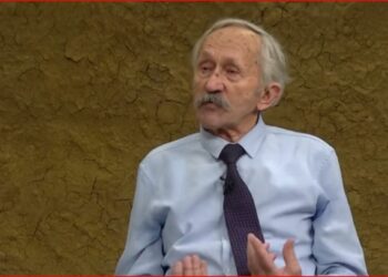 U arratis nga Tito, por përfundoi i internuar në Tepelenë: Enver Hoxha duhet të ketë monument në çdo qytet, si Uashingtoni