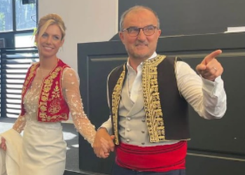 Ish-ambasadori i BE, Soreca vishet me kostum tradicional shqiptar ditën e martesës