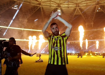 Mes 60 mijë tifozëve, prezantimi ‘faraonik’ i Benzemas te Al-Ittihad, sjell Topin e Artë me vete