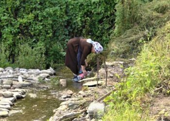 U helmuan para një jave/ Ujësjellësi i Gjoricës ende jo funksional, banorët i rikthehen puseve dhe burimeve natyrale