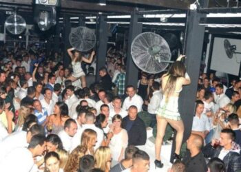Turistja franceze denoncon të riun nga Tirana: Më vodhi varësen dhe më ngacmoi seksualisht