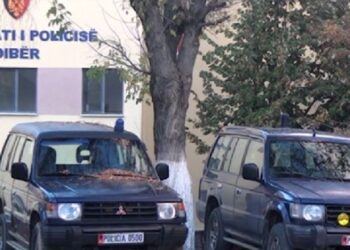 Tentoi të vriste me armë Sandokanin pas sherrit, shpallet në kërkim 33-vjeçari