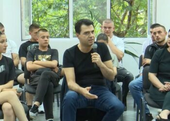 “Boll me revolucion, i ka dalë boja”/ Basha ironi me kërcënimet e Berishës: Zgjedhjet e 14 majit…!
